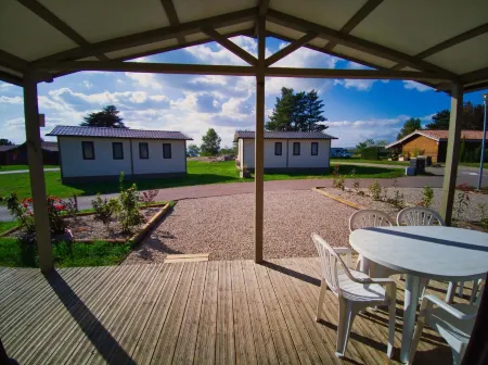 Lodge Hôtel & Spa les Voiles du Grand Large Отели в г. Сен-Морис-де-Бено