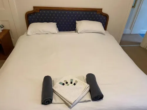 The Royal Victoria & Bull Hotel - 2-Star