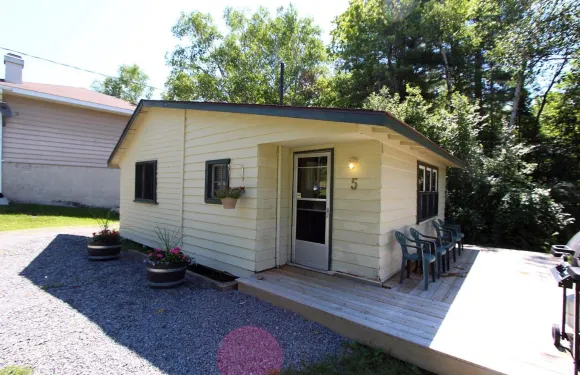 克羅尼爾汽車旅館