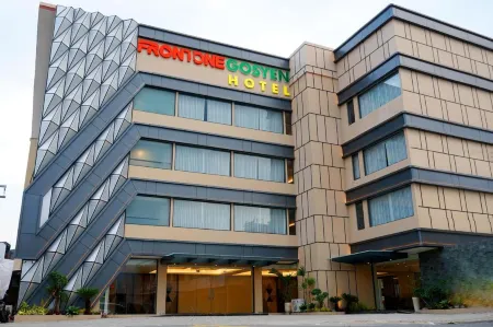 Front One Gosyen Hotel Salatiga