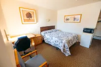 Clarkson Village Motel, 1815 Lakeshore Rd West Mississauga - 2-stjärniga