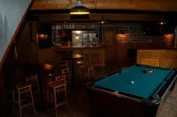 HI Banff Alpine Centre - Hostel HI แบนฟ์ อัลไพน์ เซ็นเตอร์ - โฮสเทล