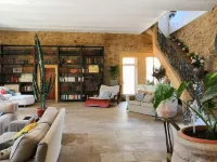 Chambre d'Hôtes au Domaine du Soleil Couchant Hotels in Cascastel-des-Corbières