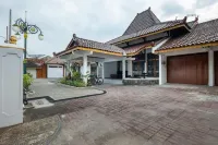 Stella Emelia Yogyakarta - parking