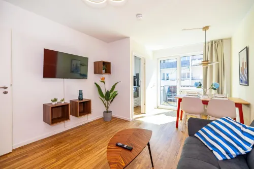 Zentral Wohnen mit Stellplatz und Balkon - nahe Main und Innenstadt -  Ferienwohnungen