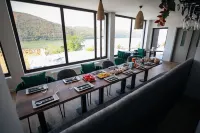 Pensiunea Berzasca Các khách sạn ở 