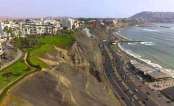 Cozy and Comfortable Home in Miraflores