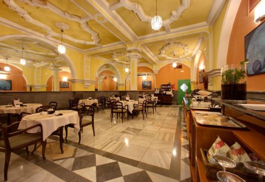 2. 호텔 잉글라테라..