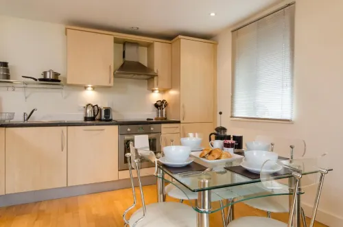 Hamilton Court Apartments from Your Stay Bristol - Condos