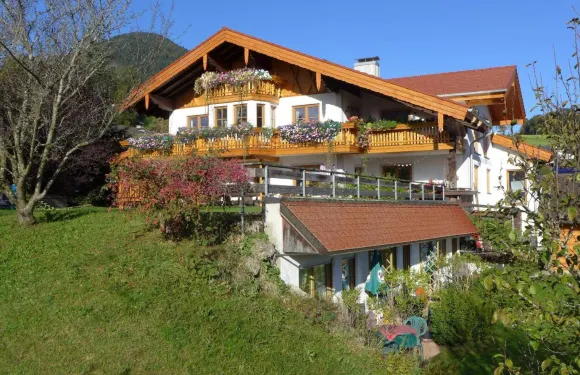 伯格霍夫膳食公寓