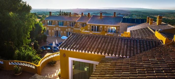 Montinho de Ouro Hotels in Lagos
