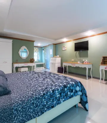 ห้องดีลักซ์ เตียงใหญ่ 1 เตียง