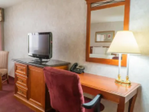 Hotel Piccadilly Hotels in Fresno