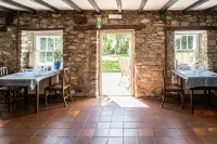 Ty Mawr, Brechfa - breakfast