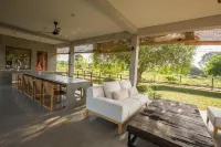 Tree Tops Yala Hotels in Palatupana