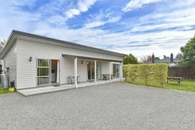 Wayside Motel Hotels in 