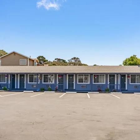 The Monterey Fireplace Inn