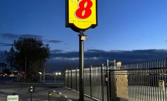 Super 8 by Wyndham Bakersfield CA
