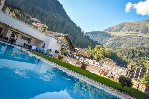 Lechquell Hotel Post Hotels in Holzgau