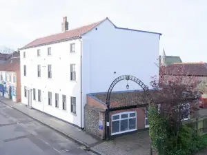 2 Bed Luxury Duplex Apartment in Heart of Holt