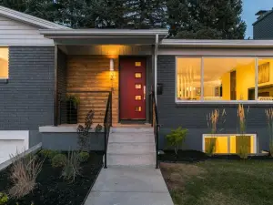 Modern Apartment Close to Freeway!