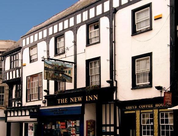 The New Inn by Roomsbooked