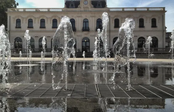 布里夫拉蓋亞爾德宜必思快捷酒店