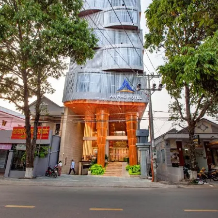 An Phu Hotel Отели рядом с достопримечательностью «Пляж Лонг»