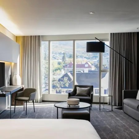 The Capital 15 on Orange Hotel & Spa Отели рядом с достопримечательностью «Гарденс»