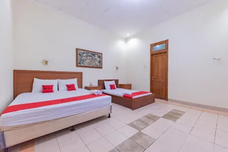 RedDoorz Plus at Wisma Kenanga Sukabumi Отели в г. Cikole