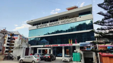 Hotel Mandi Heights - Bar, Fine Dining & Banquet Hall Отели в г. Манди