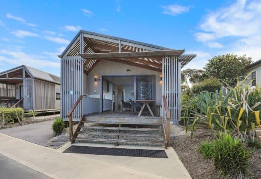 4. 리플렉션 홀리데..