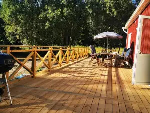 Stor Familjegård I Bra läge