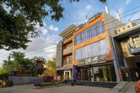 Majestic Hotel and Restro Отели в г. Котра