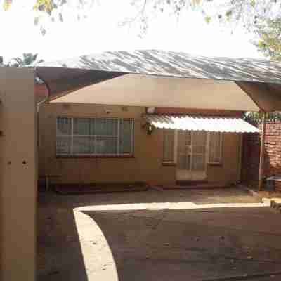 Protea Park Self Catering Guesthouse Hotel Exterior