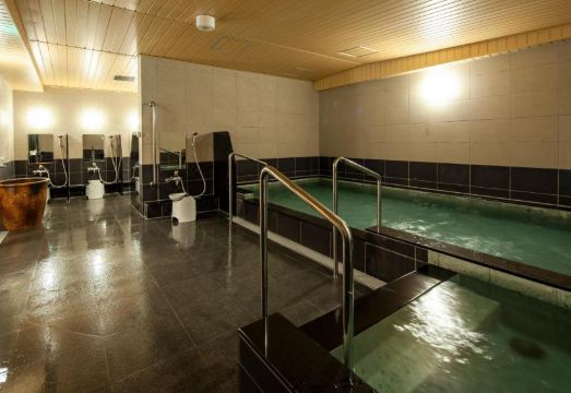 Y's 캐빈 호텔 외관