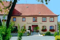 Hotel Schwarzer Adler Hotels in Neuhof an der Zenn