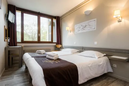 Village Club les Balcons du Lac d'Annecy - Neaclub Отели в г. Севрие