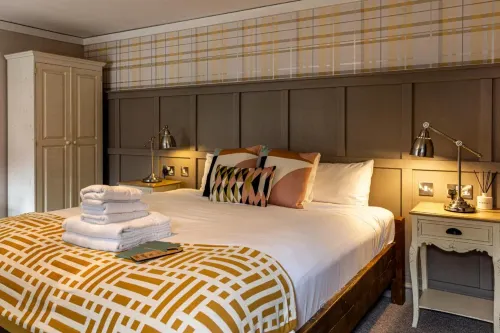 Crown & Horns Hotels in East Ilsley