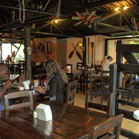 Hotel Campestre Lagos de Venecia - Chalet, Glamping, Camping y Overlanding
