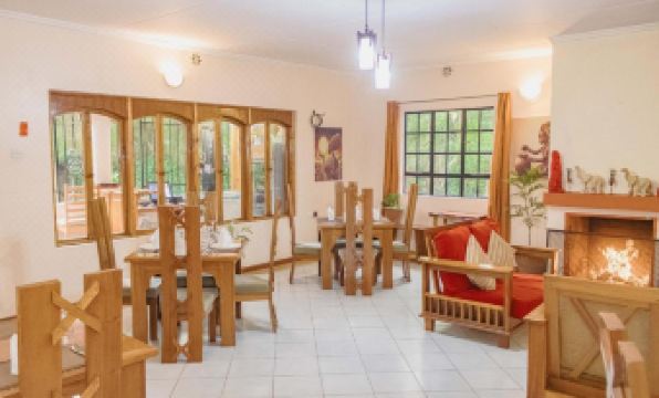 The Farmhouse Inn - Housity