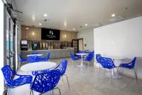 The Hotel Serene Glendale Peoria, Surestay Collection by Best Western - Bữa sáng