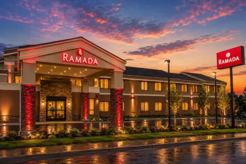 Ramada by Wyndham Minneapolis Golden Valley - Parking