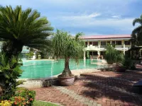 Dottie's Place Hotel & Restaurant - Rooftop Pools