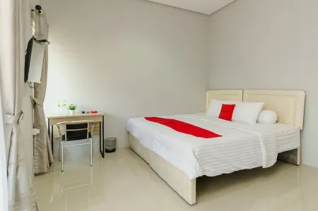RedDoorz @ Jalan Demang Lebar Raya Palembang Отели в г. Lorok Pakjo