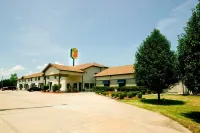Super 8 by Wyndham Van Buren/Ft. Smith Area Hoteles en Roland