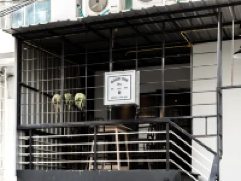 古德旺旅舍及咖啡吧 BTS 鐘那席站（BTS-Chong Nonsi）附近的飯店