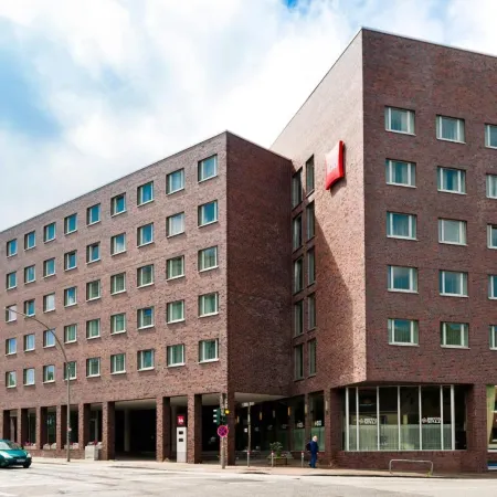 Ibis Hamburg Alsterring Отели рядом с достопримечательностью «Станция метро "Берне"»