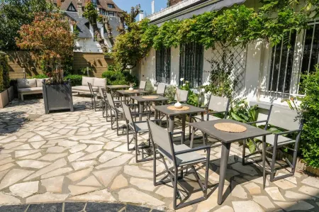 HOTEL LE PATIO - DEAUVILLE Отели в г. Бенервиль-Сюр-Мер