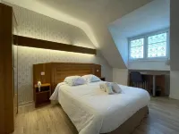 Le Relais de La Place Отели в г. Сен-Ник